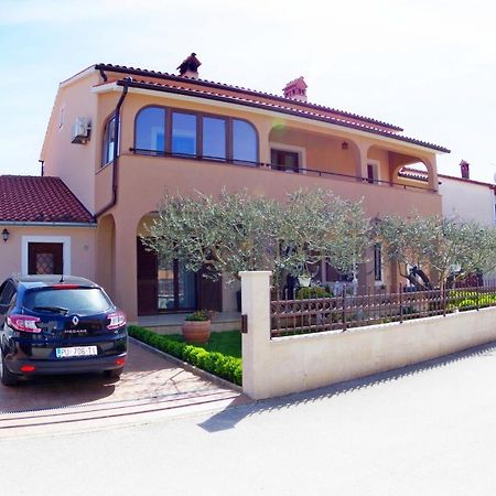 Apartments Tina & Denis พูลา ภายนอก รูปภาพ