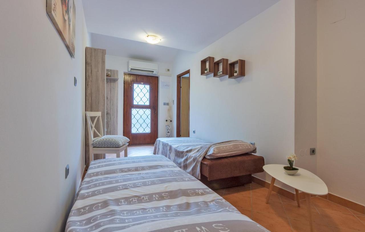 Apartments Tina & Denis พูลา ภายนอก รูปภาพ