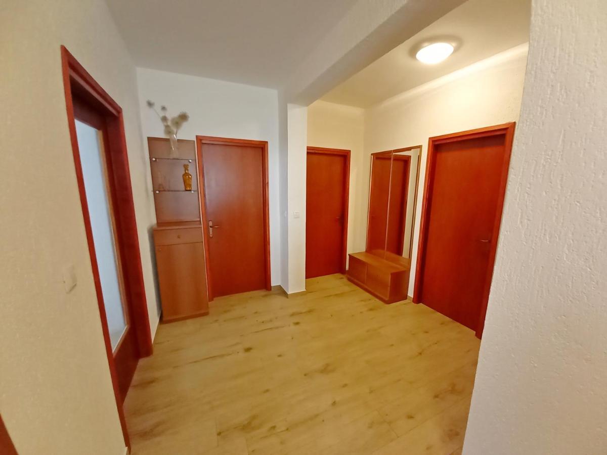 Apartments Tina & Denis พูลา ภายนอก รูปภาพ