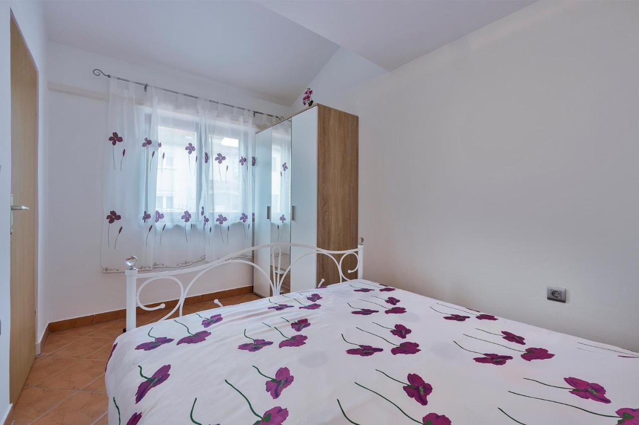 Apartments Tina & Denis พูลา ภายนอก รูปภาพ