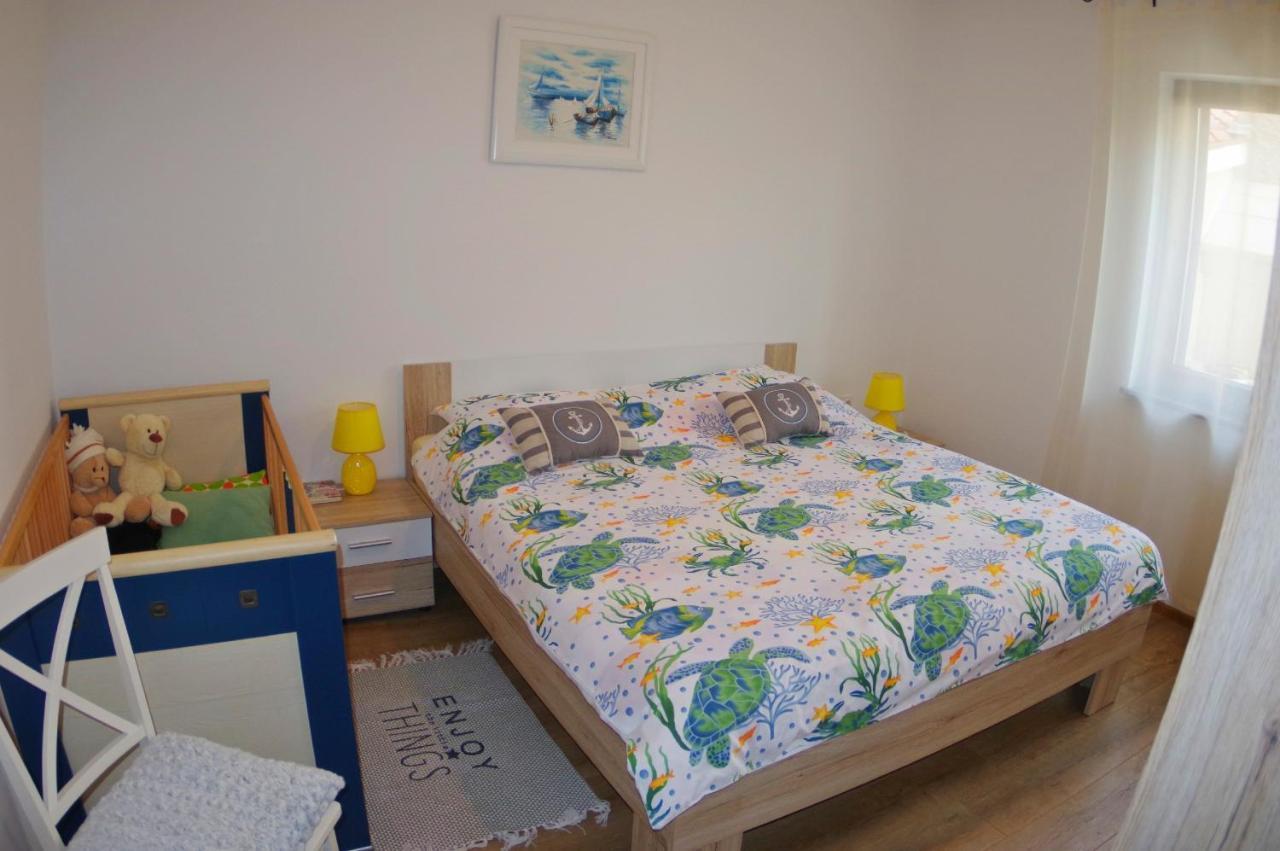 Apartments Tina & Denis พูลา ภายนอก รูปภาพ