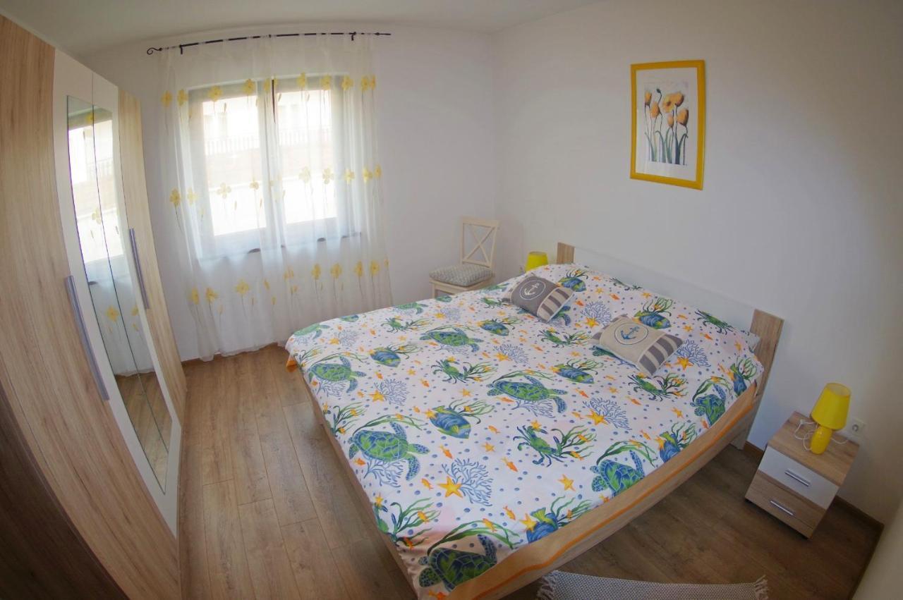 Apartments Tina & Denis พูลา ภายนอก รูปภาพ