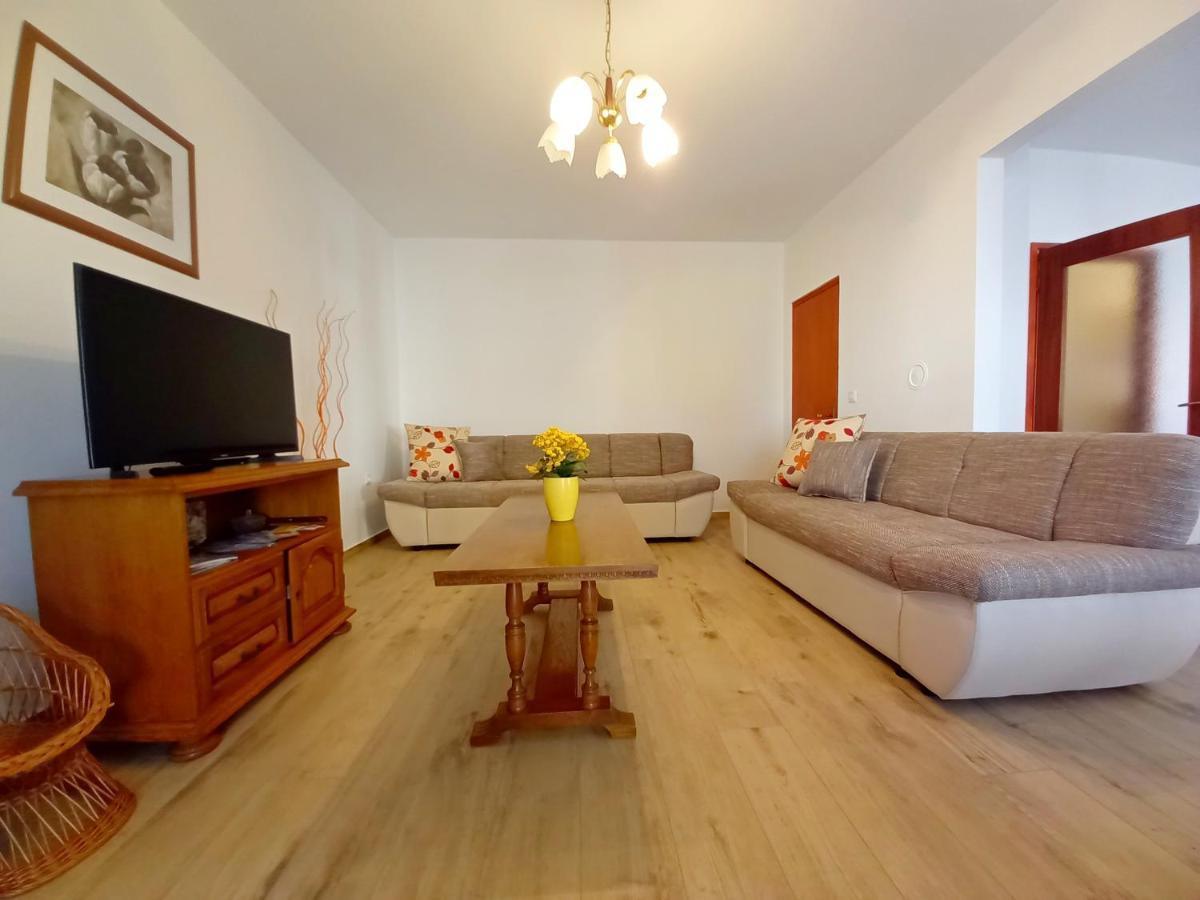 Apartments Tina & Denis พูลา ภายนอก รูปภาพ