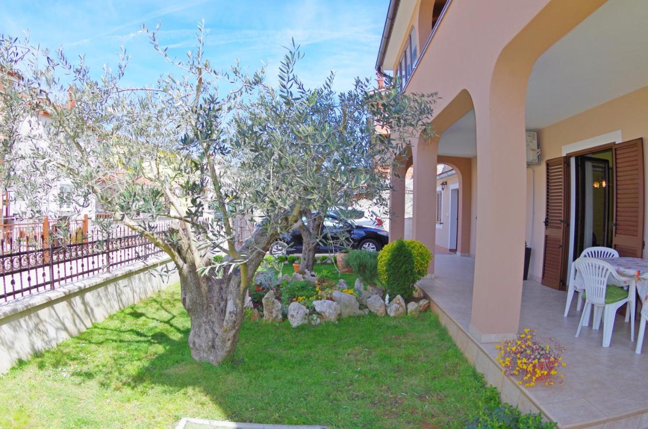 Apartments Tina & Denis พูลา ภายนอก รูปภาพ