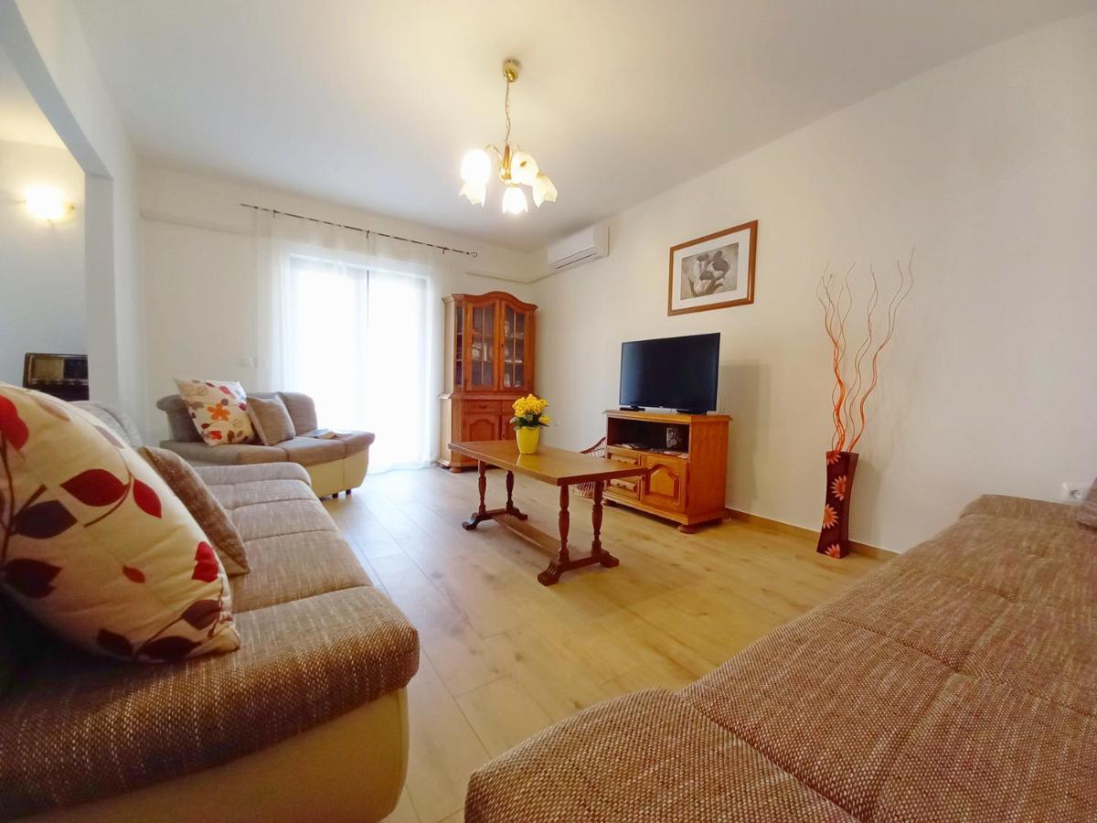 Apartments Tina & Denis พูลา ภายนอก รูปภาพ