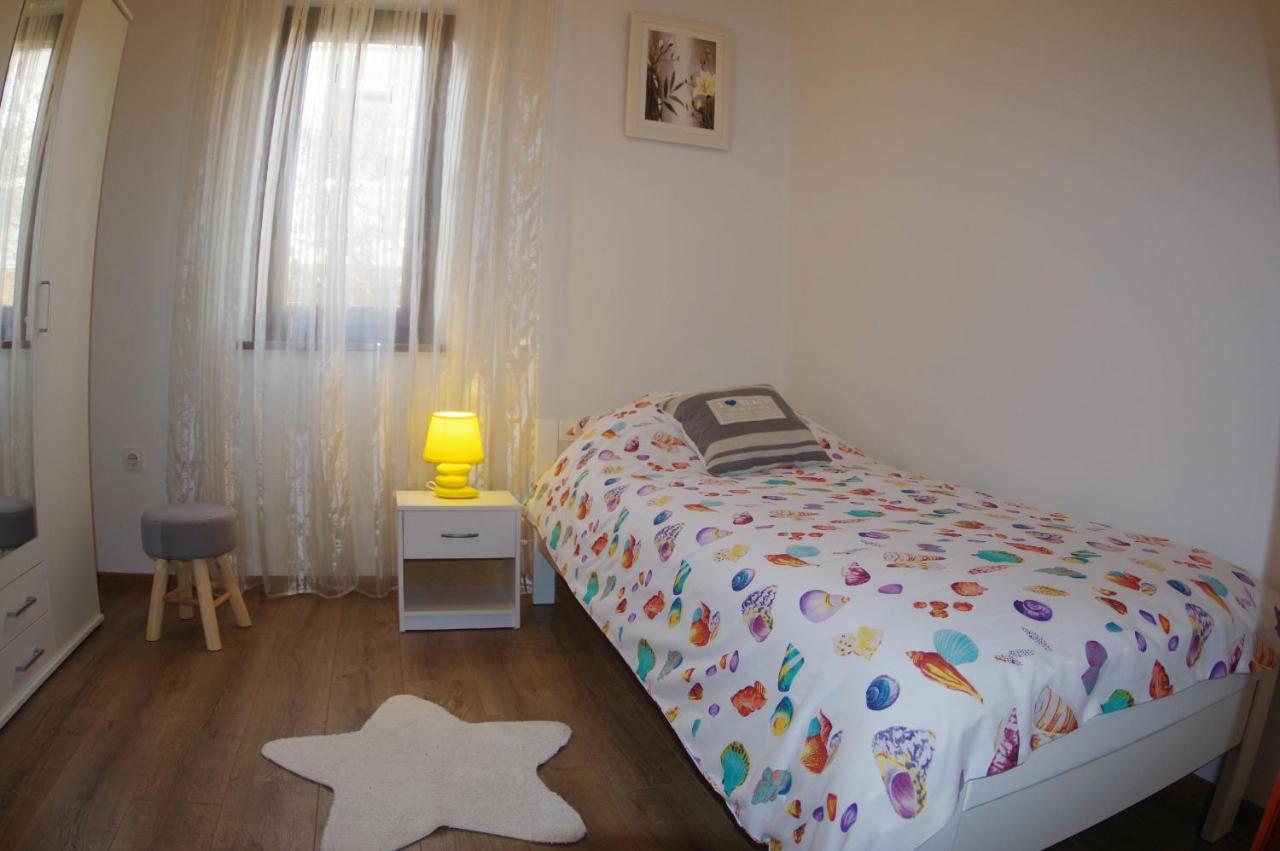 Apartments Tina & Denis พูลา ภายนอก รูปภาพ